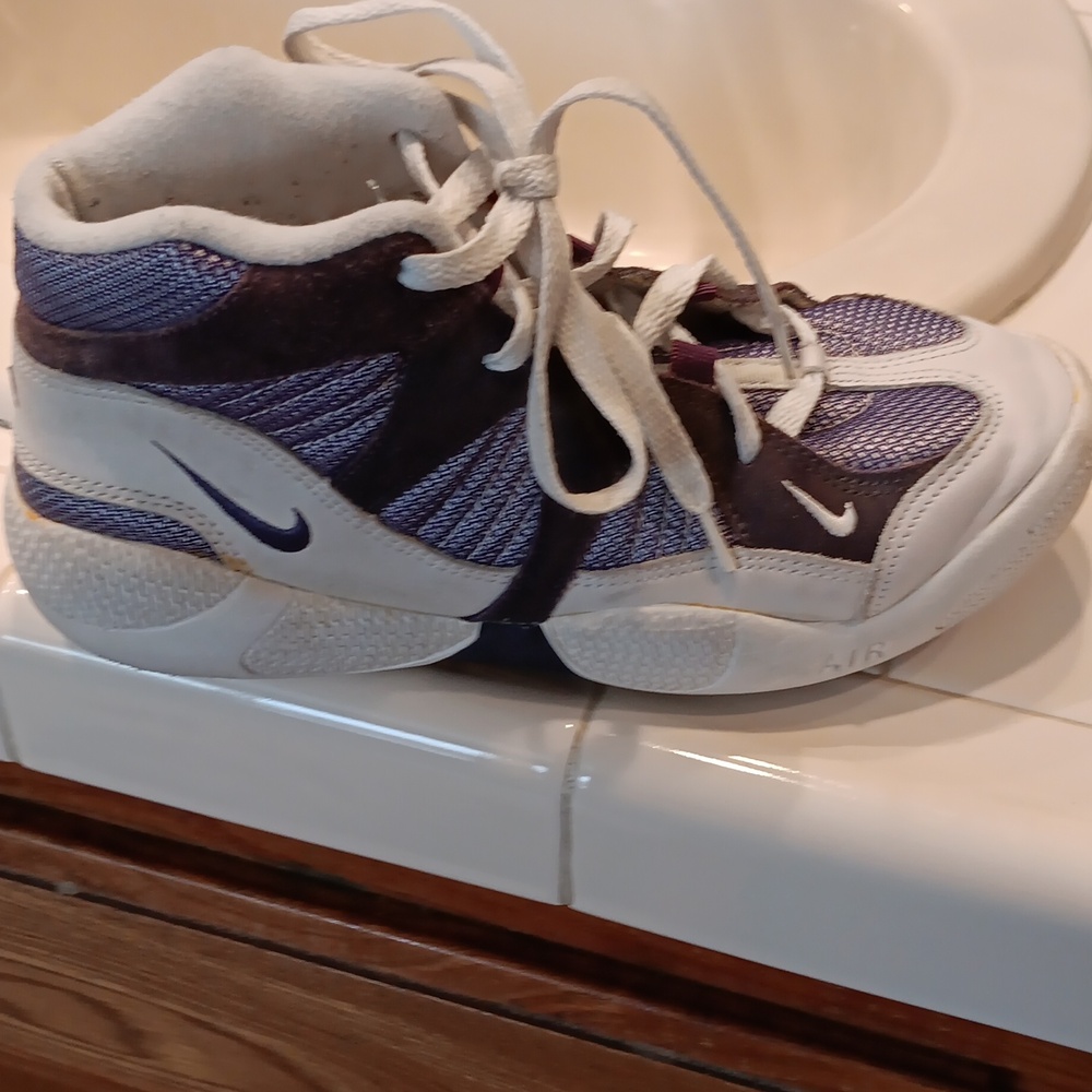 Nike Air Women's Blue and White Athletic High Top Sneakers 8.5